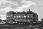 Здание земского училища (Липовый тракт, ранее улица Этапная). Фото начала XIX века.