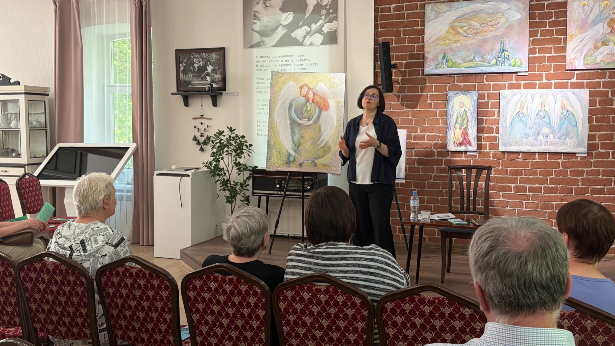 Фото. Вероника Турчанинова представила зрителям пьесу собственного сочинения «Щепки летят»