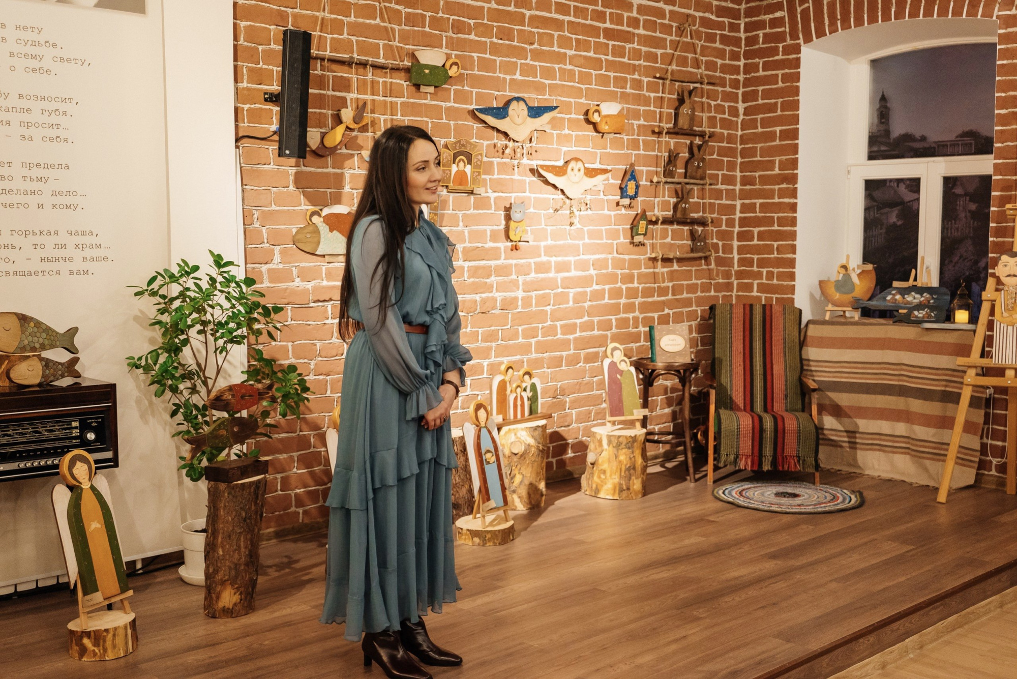 Фото. Открытие выставки Анжелики Хребтовой. Фото Татьяны Заузолковой