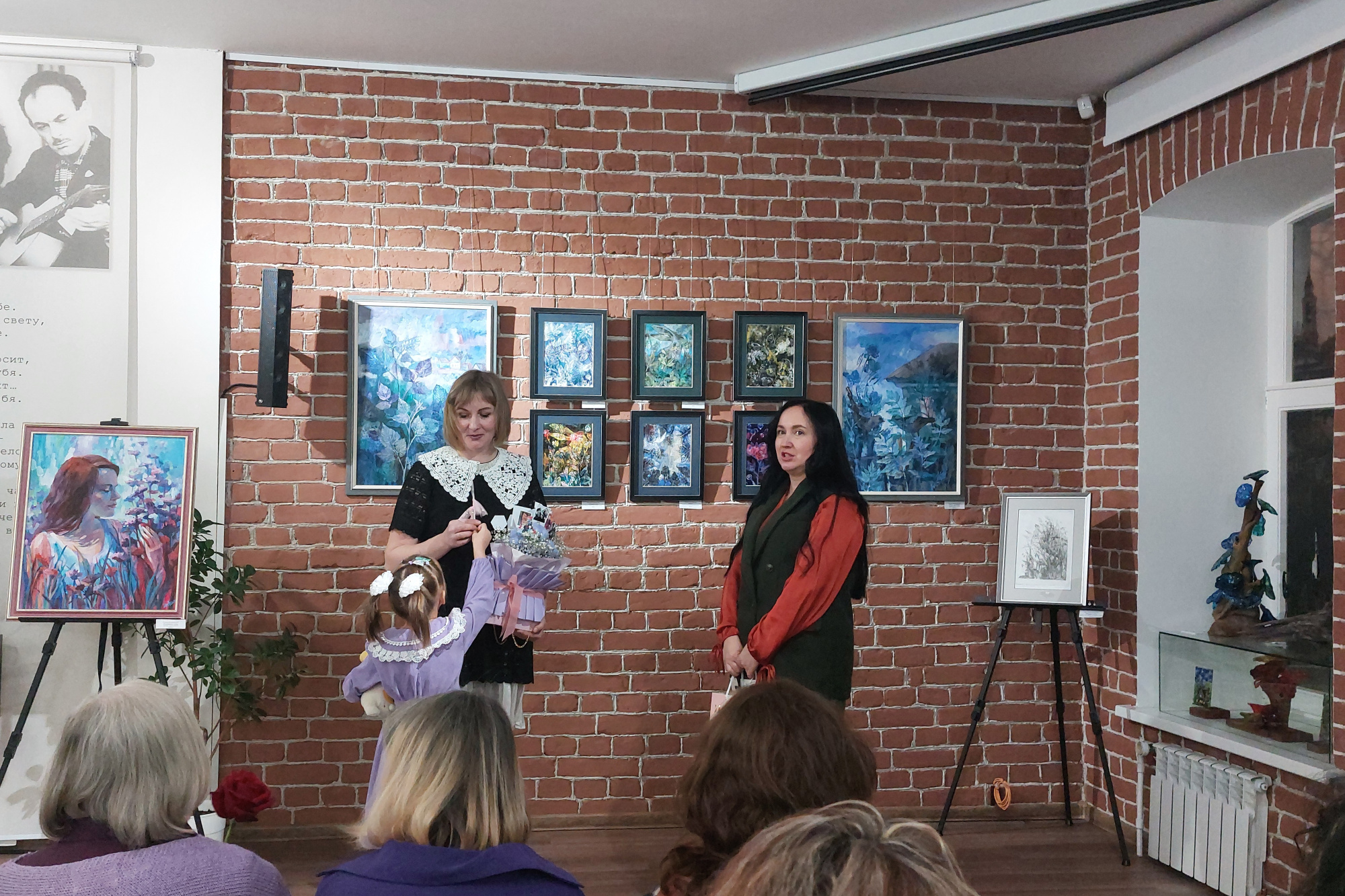 Ирина Кузьмина поздравляет Наталью Фото. Ирина Кузьмина поздравляет Наталью