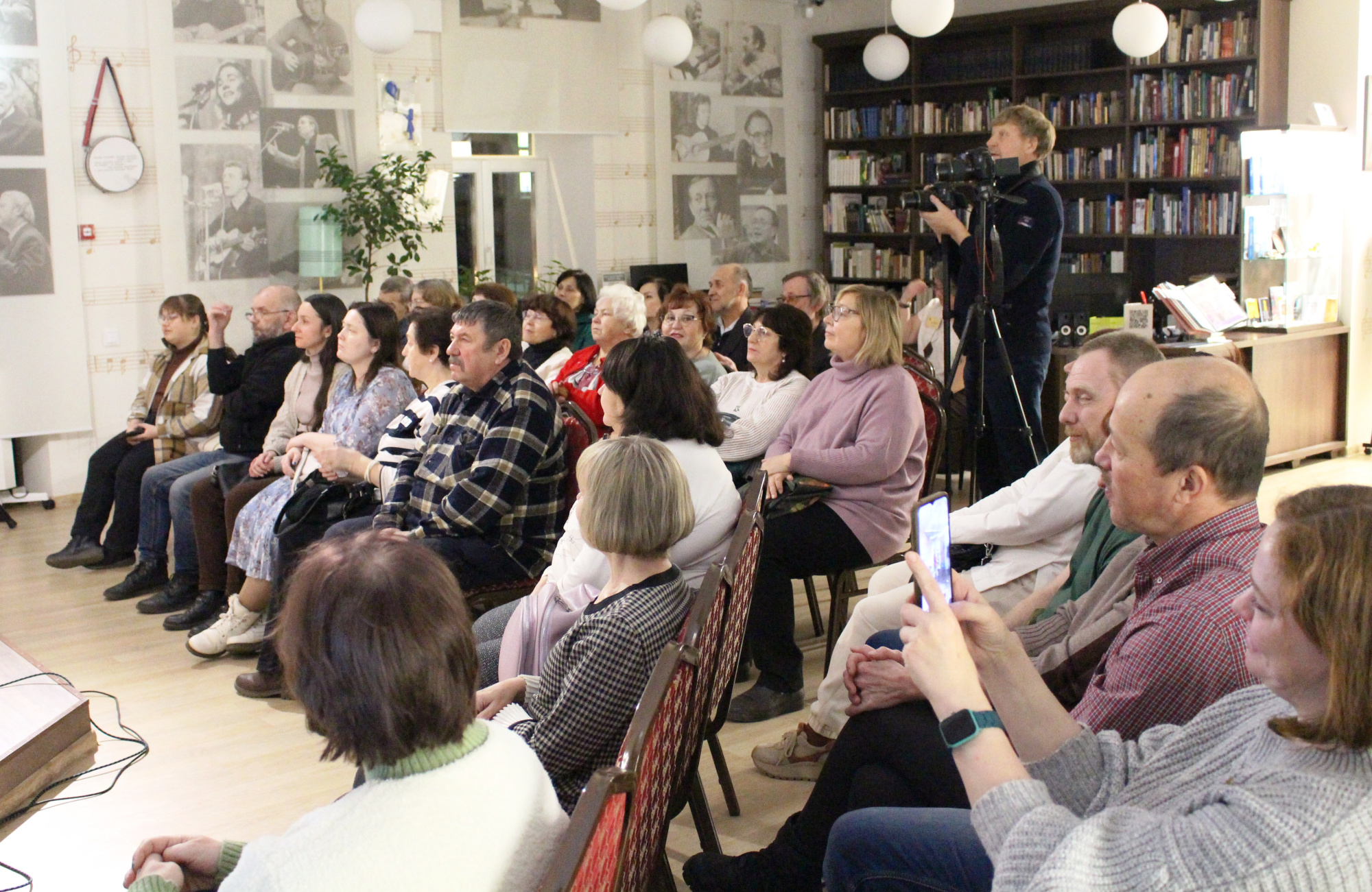 Фото. Любители авторской музыки