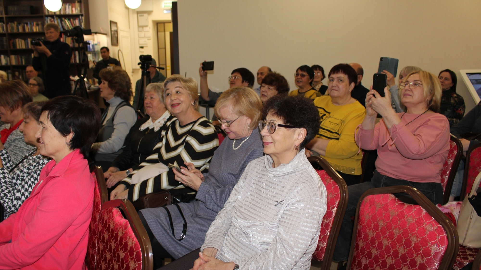 Публика просто не хотела отпускать артистов Фото. Публика просто не хотела отпускать артистов