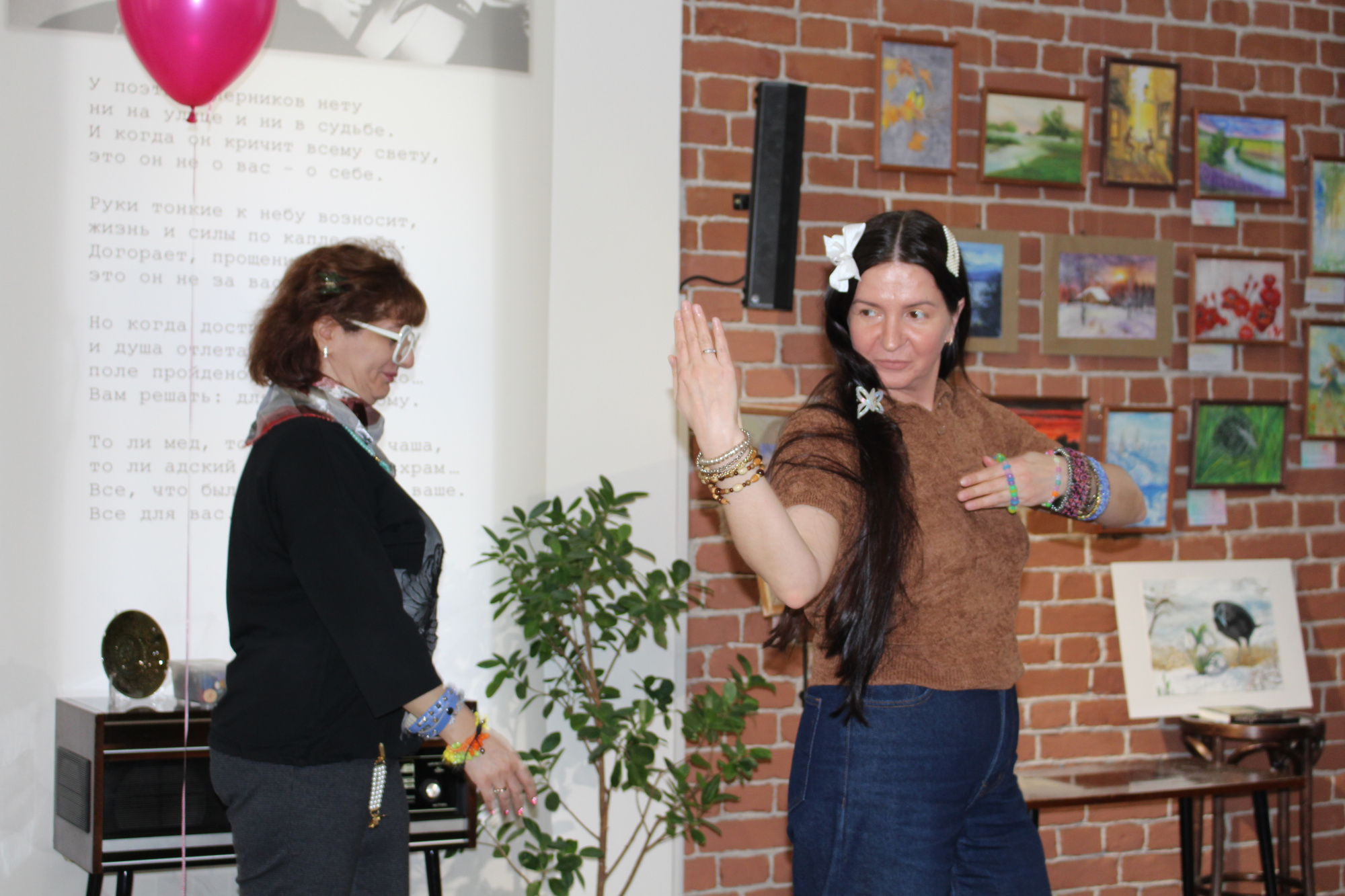 Фото. Показ мод в стиле Нюши