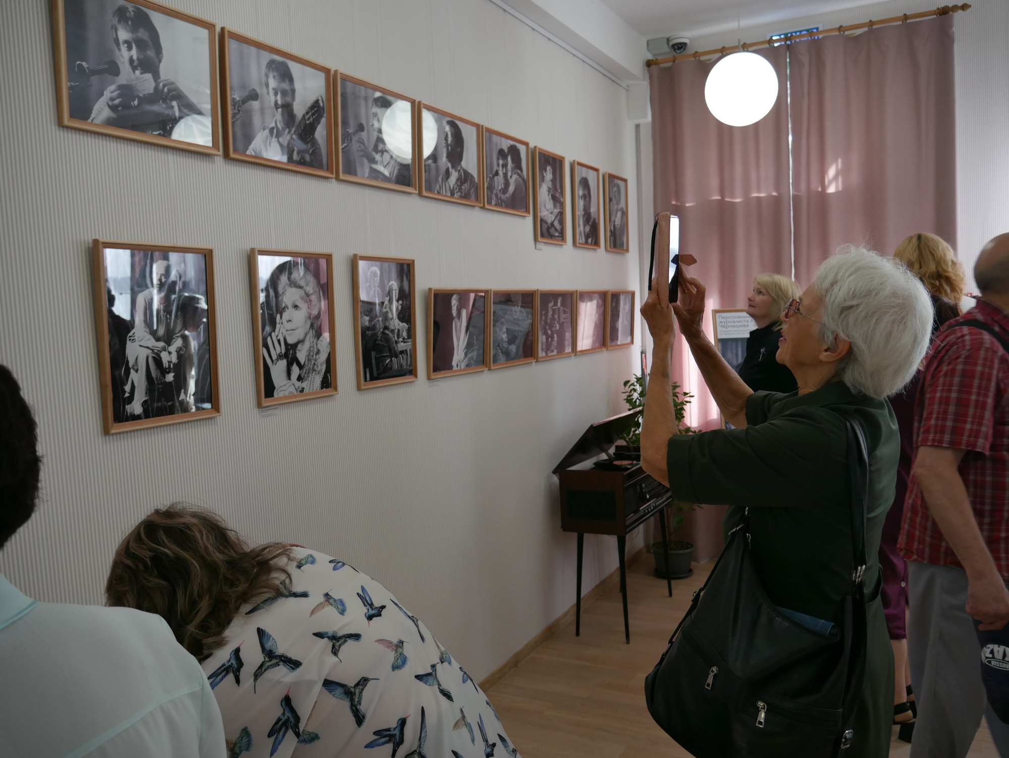 Фото. Гости встречи делились своими впечатлениями и воспоминаниями